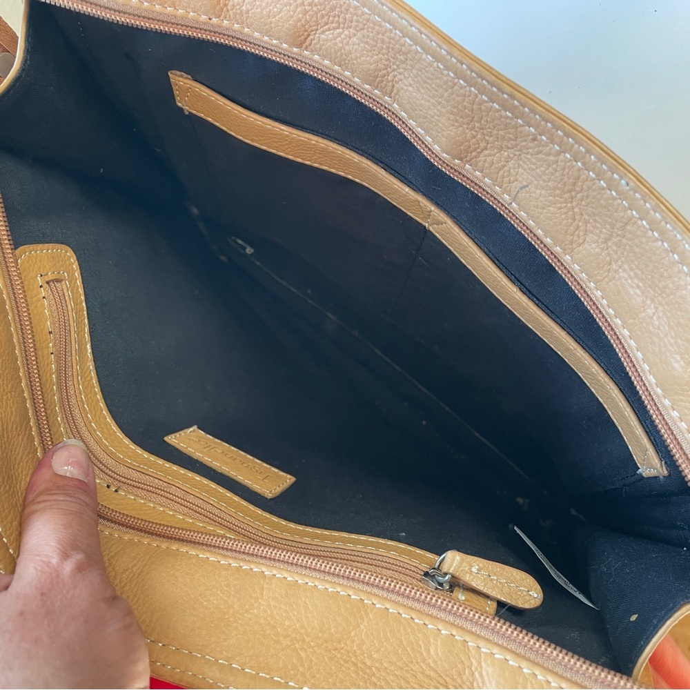Vintage leather shoulder bag tan computer tablet bag - Picture 8 of 12